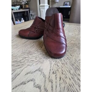 Clarks Bendables Shoes Womens 10M Slip On Mule Brown Leather Casual Heeled 80421